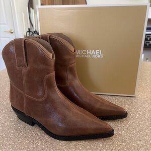 Michael Kors Noemie Distressed Bombe Leather Bootie Boots Luggage Brown Size 7.5